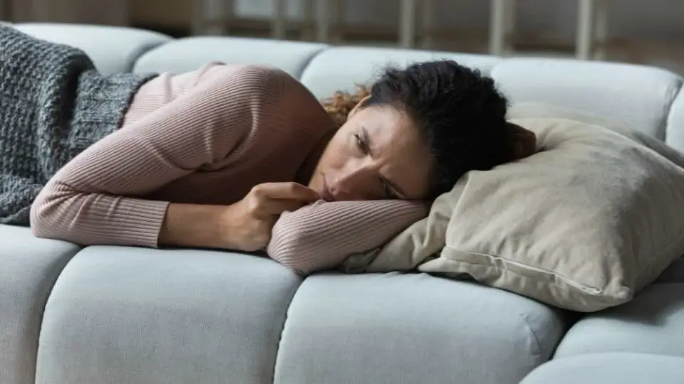 A woman is having trouble sleeping due to an attack of piriformis syndrome.